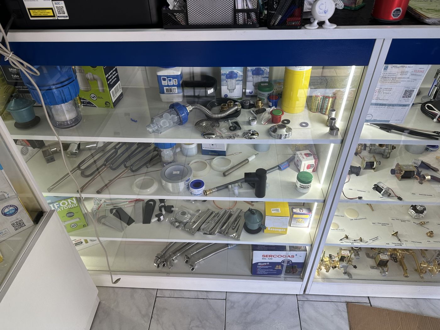 Vitrina de repuestos para calefont